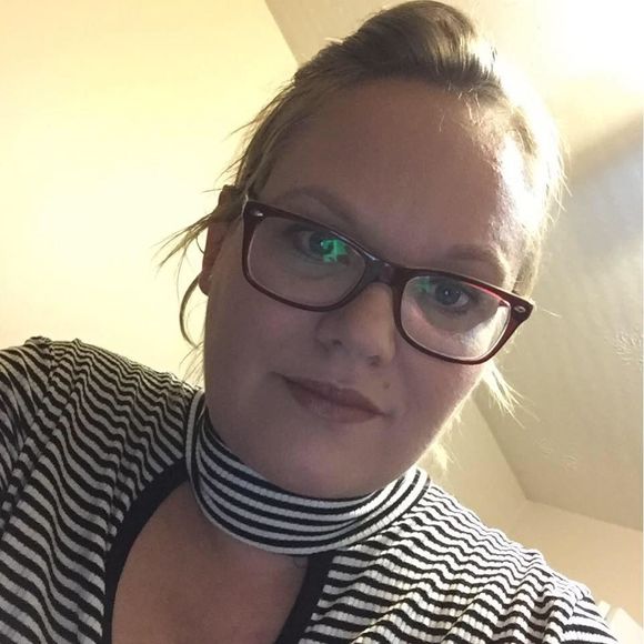 Meet your Posher, Jennifer - Picture 2 of 2